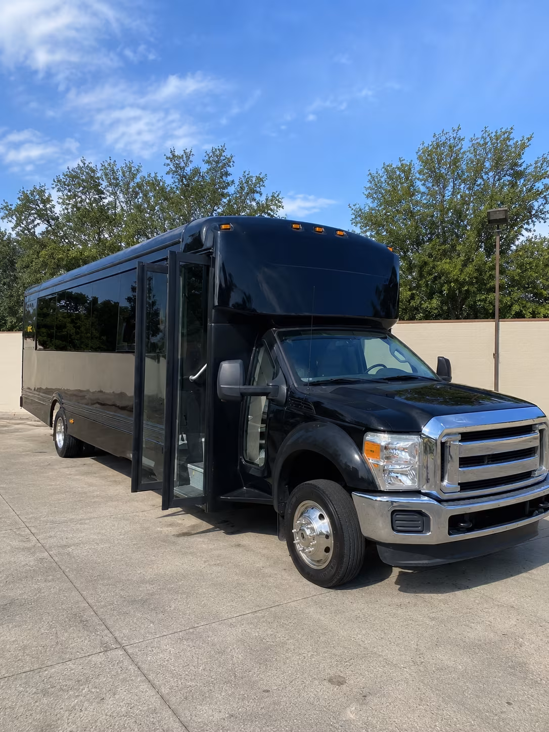 campbell 20 passenger party bus