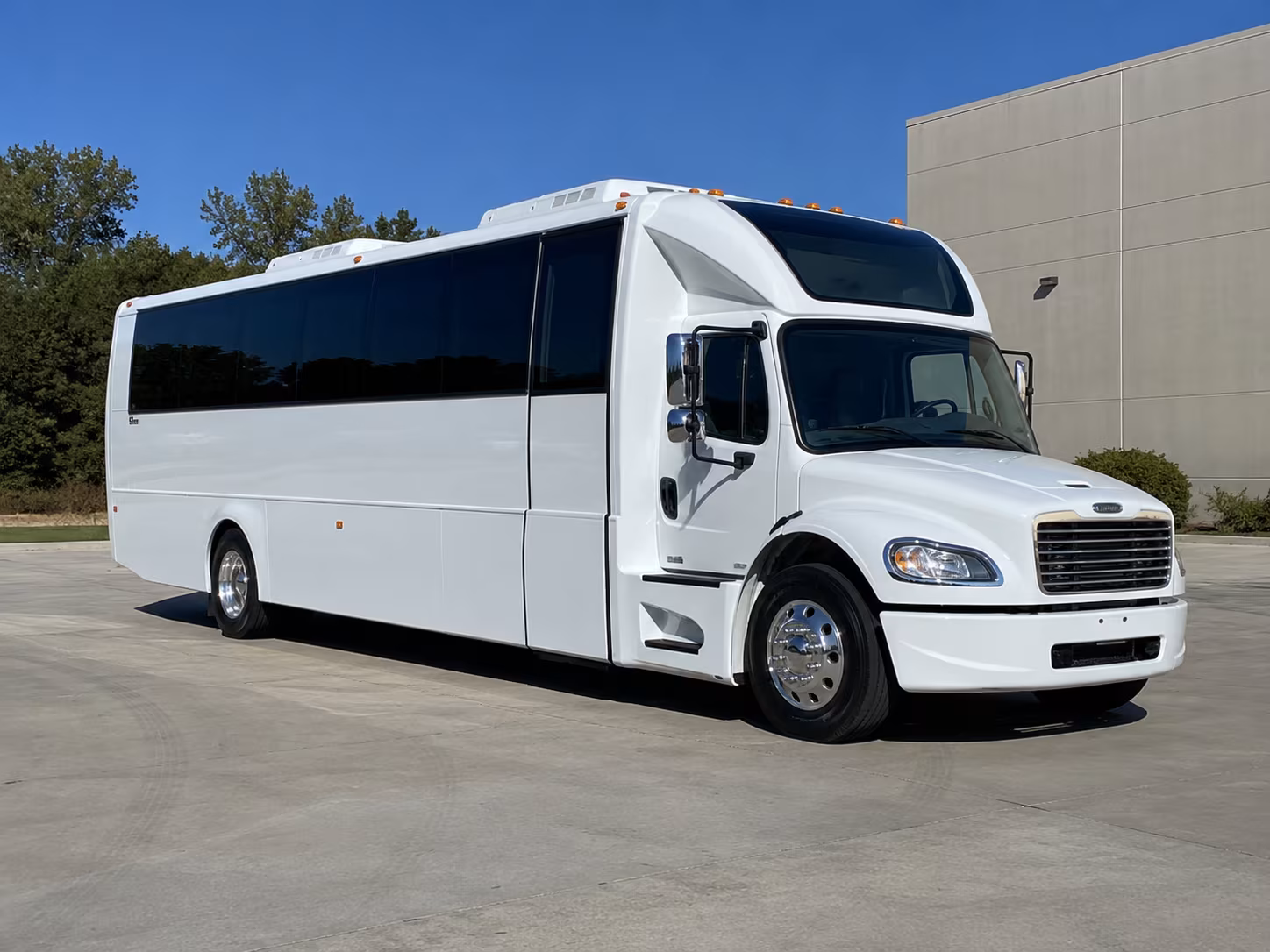 campbell 28 passenger party bus